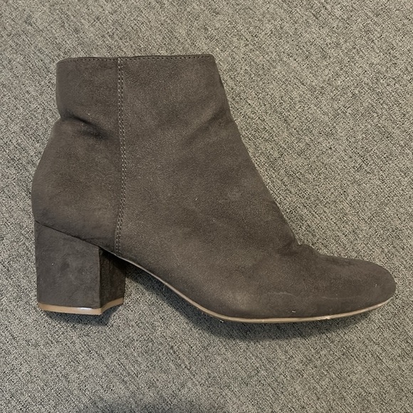 Call it Spring Size 8 grey boot. - Picture 7 of 10
